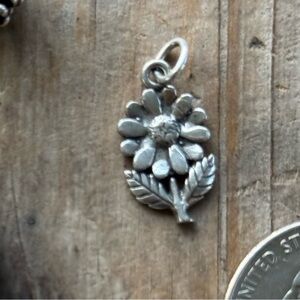 Pretty sterling daisey flower charm